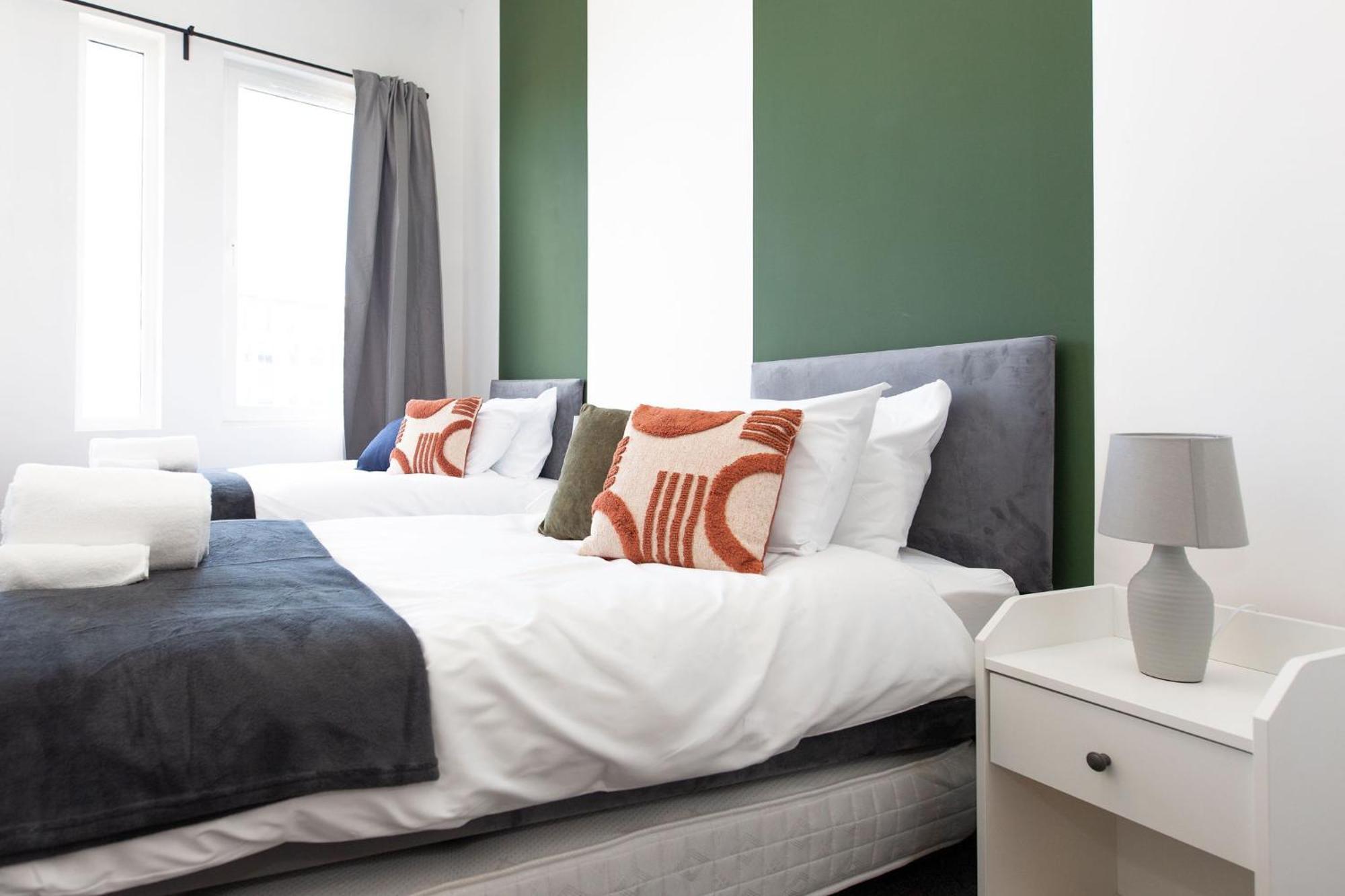 The Kingsway- 2 Bedroom Central Swansea Apartments By Stayright Exterior foto